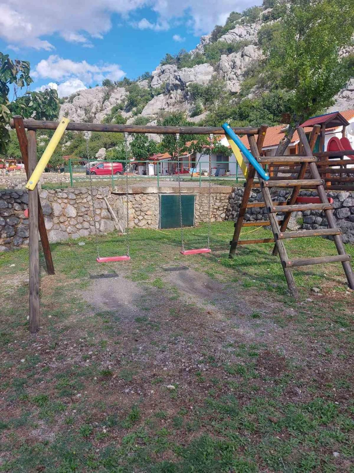 Mobile Home Luna Senj  Buitenkant foto